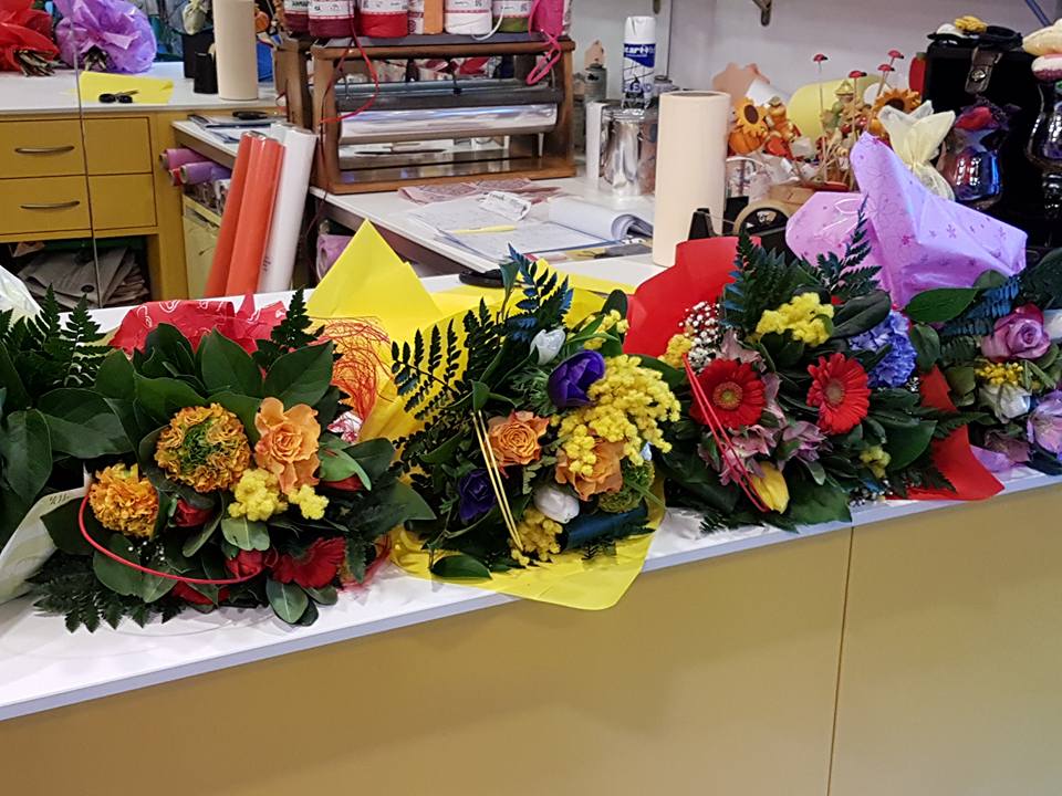 Festa della Donna Mazzi Misti Mimosa Fioreria Bruseghini Besenello Trento